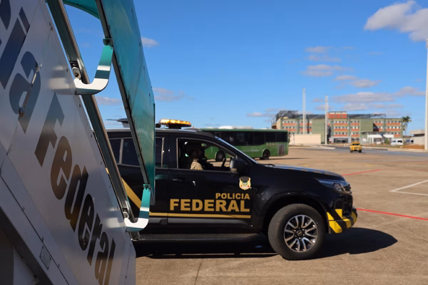Chefão do PCC é levado a prisão de segurança máxima em Brasília; vídeo