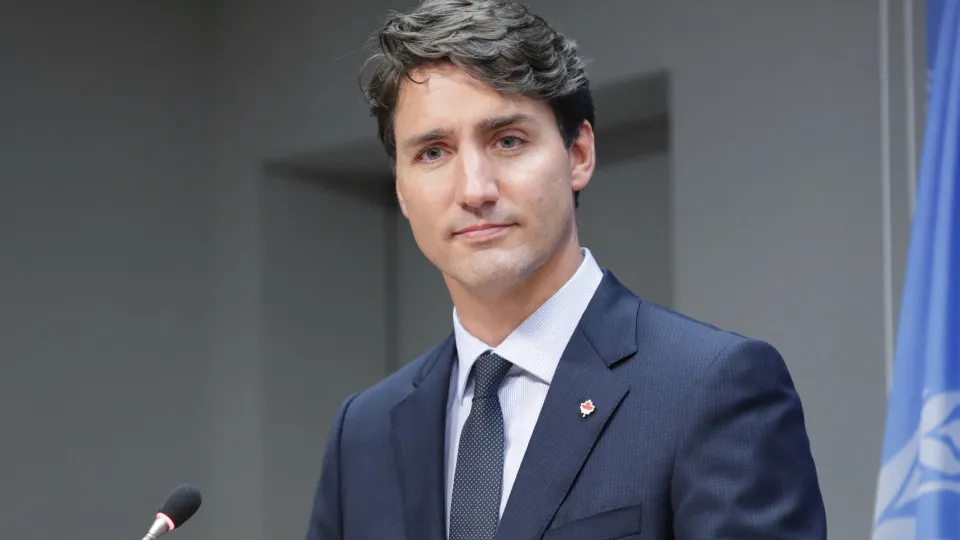 Chega de uísque americano: canadenses reagem a Trump com raiva e retaliação