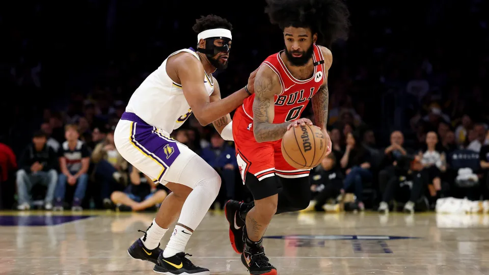 Chicago Bulls arrasa o Los Angeles Lakers no retorno de LeBron James após 7 jogos ausente