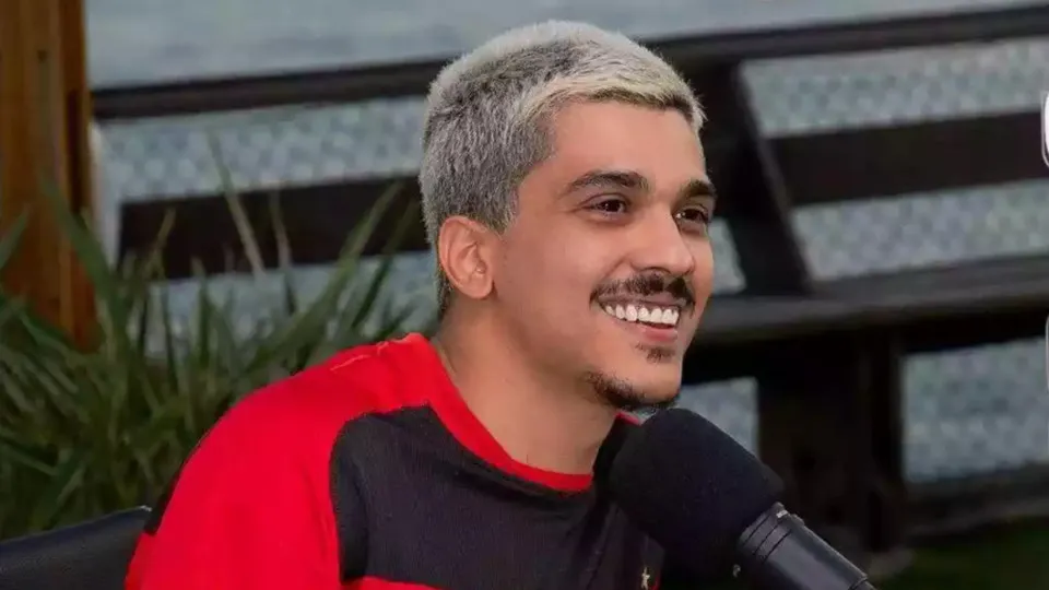 Chico Moedas comenta sobre novo relacionamento em podcast