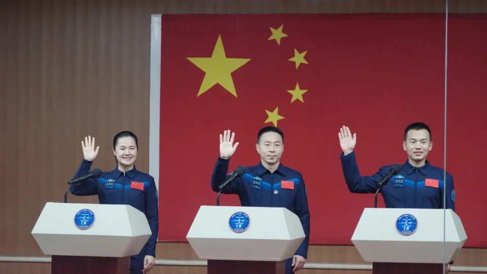 China anuncia tripulação da Shenzhou-19 com terceira astronauta mulher