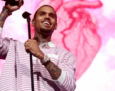 Chris Brown é preso no Reino Unido por suspeita de agressão em boate de luxo