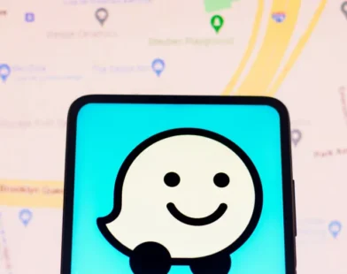 Como gravar sua própria voz nas indicações de navegação do Waze