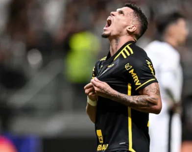 Compra de Paulinho por Palmeiras aparece quase R$ 50 milhões mais cara em balanço