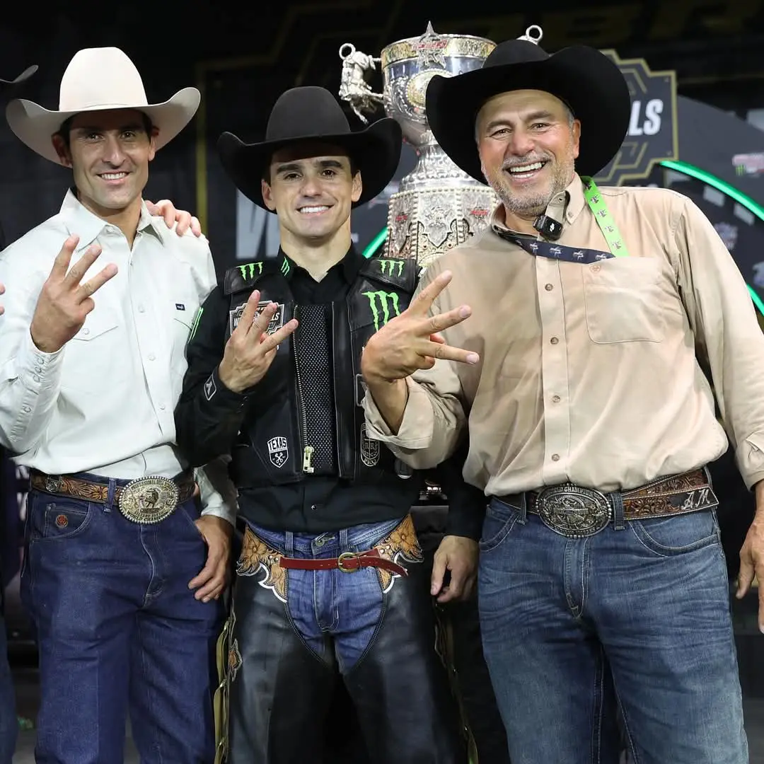 Conheça os únicos três tricampeões mundiais da PBR, lendas brasileiras dos 8 segundos