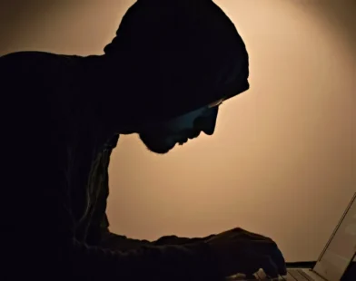 Criminosos oferecem até R$ 200 por automutilação em comunidades online