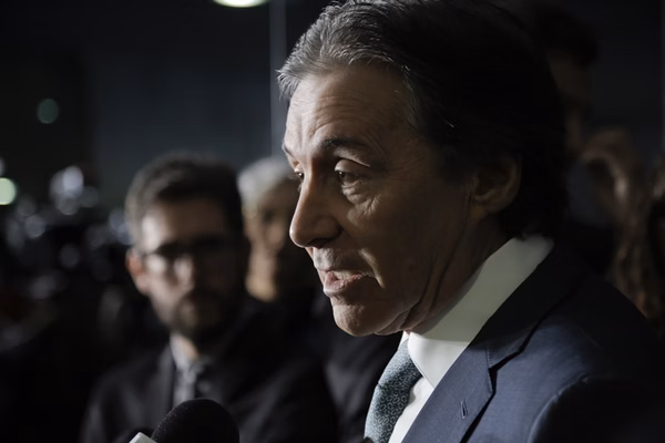 Criminosos uniformizados de PF invadem fazenda de Eunício Oliveira