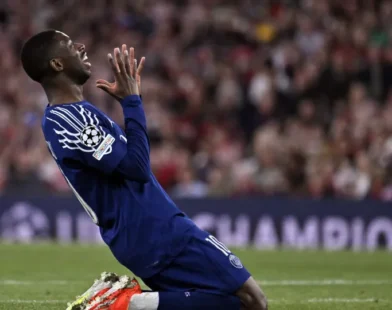 Dembélé sofre lesão e pode desfalcar PSG na Liga dos Campeões