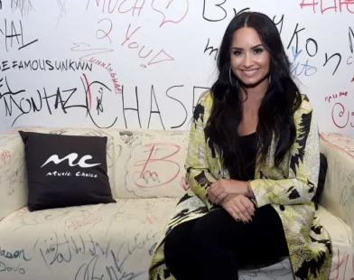 Demi Lovato vai se casar com cantor Jordan Lutes no próximo fim de semana, diz site