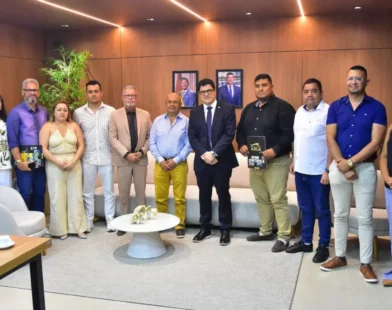 Deputados Afonso Fernandes e Eduardo Ribeiro recebem empresários peruanos interessados em investir no Acre | ac24horas