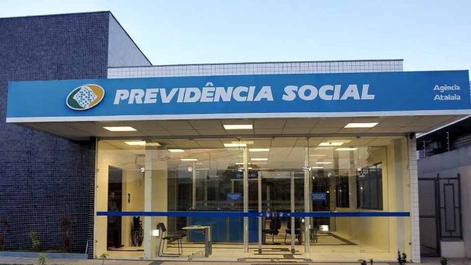 Diretoria do INSS virou alvo do centrão e epicentro da crise de fraudes em descontos