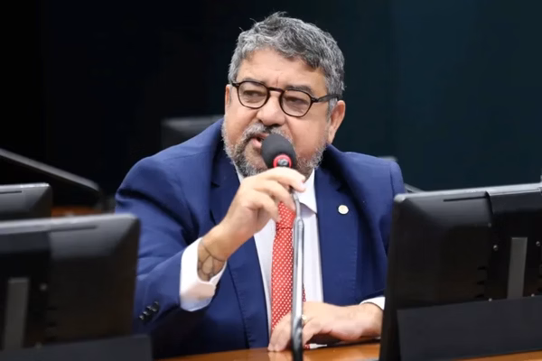 Disputa interna no PT fica sem acordo e grupo de Lula mantém divisão