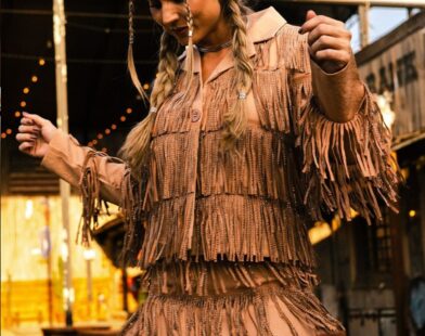 DivinaExpo 2025: brilhos, franjas e tons terrosos marcam os looks da festa em Divinópolis | Centro-Oeste