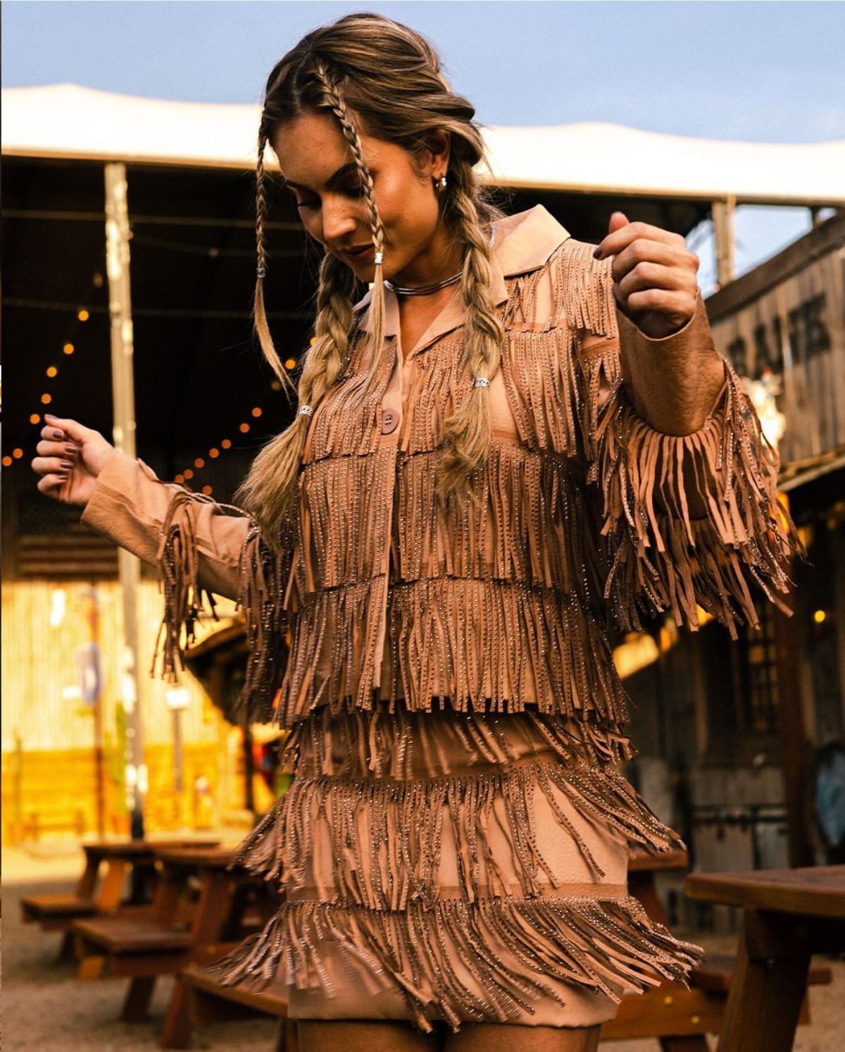 DivinaExpo 2025: brilhos, franjas e tons terrosos marcam os looks da festa em Divinópolis | Centro-Oeste