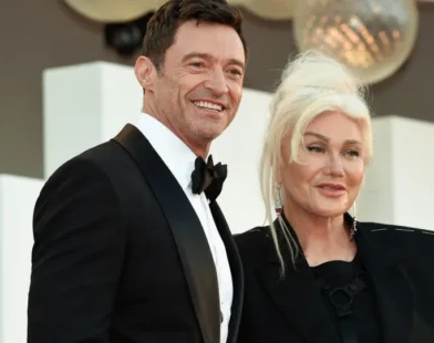 Dois anos após a separação, ex-mulher de Hugh Jackman diz que foi traída