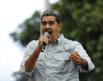 EUA afirmam que Venezuela aceitou retomar voos de repatriação de migrantes