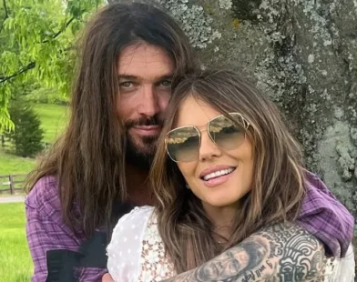 Elizabeth Hurley comenta romance com Billy Ray Cyrus