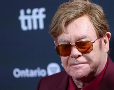 Elton John desabafa sobre limitações que enfrenta com sua perda de visão