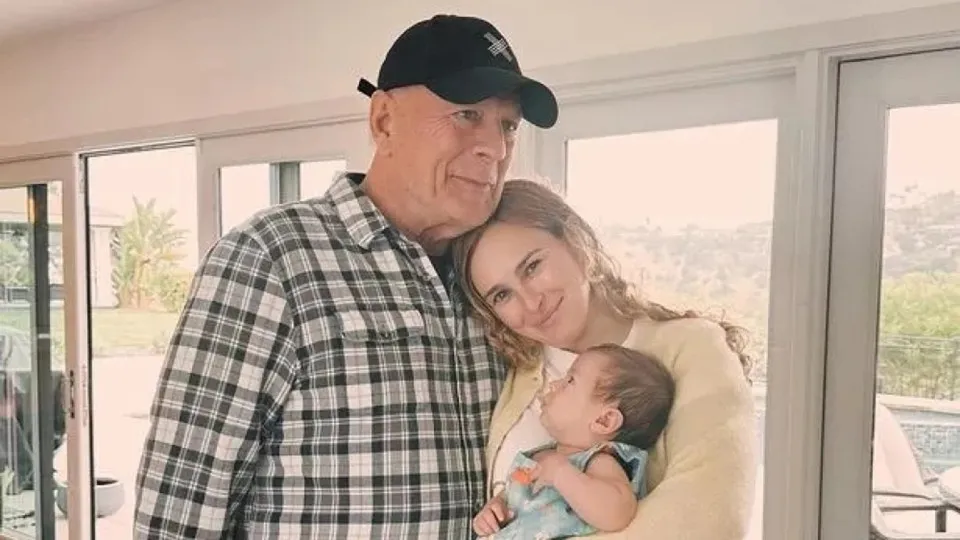Em rara aparição, Bruce Willis é visto dançando com Demi Moore em post