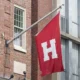 Em recado a Trump, reitor de Harvard saúda presença de alunos internacionais, 'como deve ser'