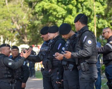 Em velório, Ibaneis Rocha lamenta morte de motorista: “Era da família”