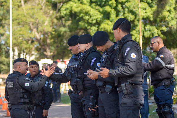 Em velório, Ibaneis Rocha lamenta morte de motorista: “Era da família”