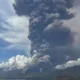Erupção de vulcão na Indonésia cancela voos e gera alerta máximo