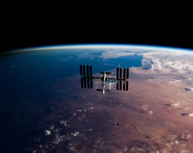 Estação Espacial faz nova manobra para evitar colisão com lixo espacial