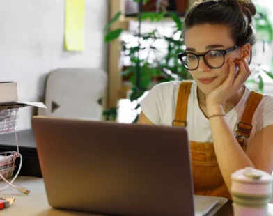 Estudo revela que 93% da Geração Z usam IA generativa no trabalho