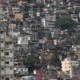 Ex-diretor da Americanas relata dificuldade de emprego e abre bar na Rocinha