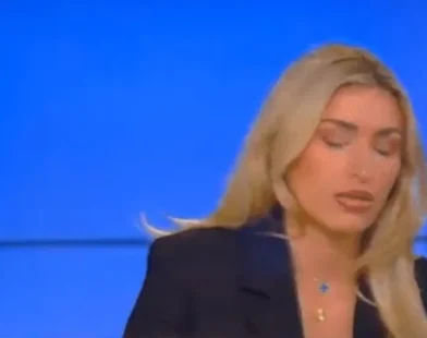 Ex-integrante do governo Trump desmaia durante programa de TV