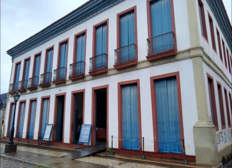 Exposição gratuita "Dialogando com o Modernismo" celebra 60 anos do curso de Letras da Unimontes