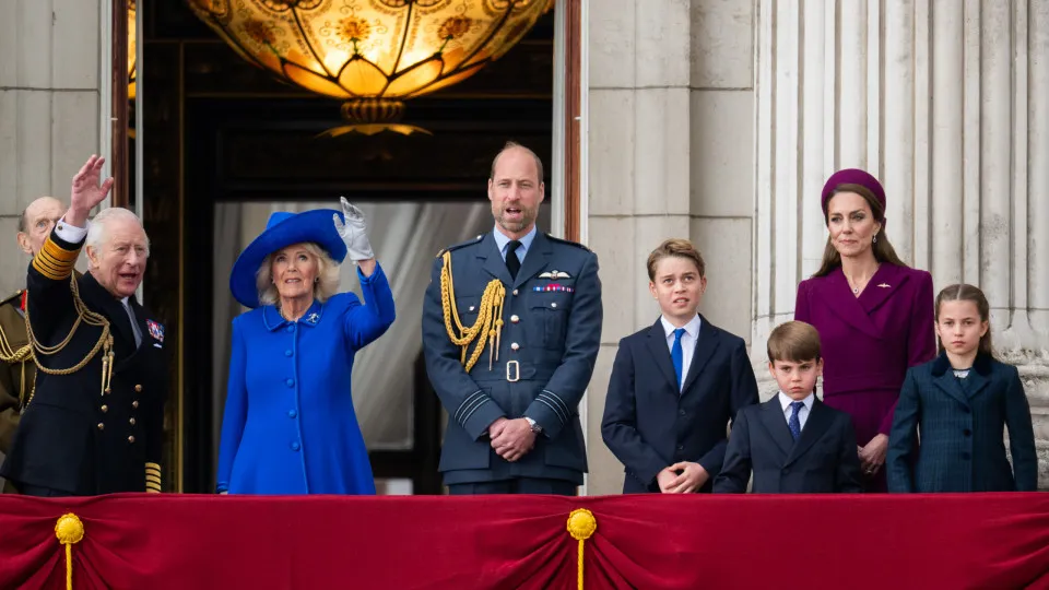 Família real britânica se reune para celebrar o 'Dia da Vitória'