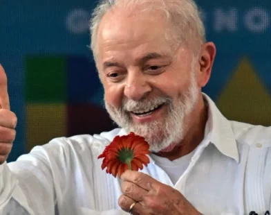Festival de Cannes vai exibir documentário sobre Lula dirigido por Oliver Stone
