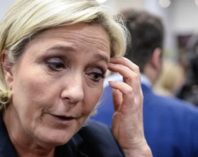 França inabilita Marine Le Pen por 5 anos, o que pode deixar ultradireitista de fora das eleições
