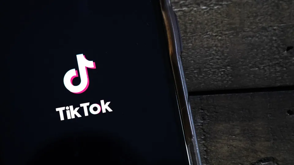 Governo processa TikTok por tratamento irregular de dados de crianças
