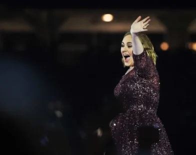 Gravadora de Adele tenta recurso contra suspensão de música acusada de plágio