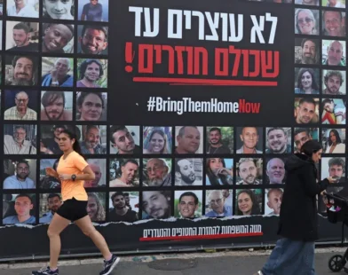 Hamas divulga vídeo de reféns israelenses após mais de 500 dias presos