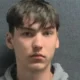 Homem abre fogo após encontrar jovem pelado no quarto da filha de 13 anos
