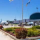 Homem com foice é baleado por policial militar em frente ao aeroporto Santos Dumont, no Rio