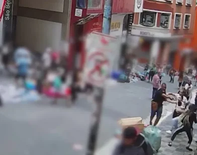 Homem é preso após matar ex-mulher a tiros na região da rua 25 de Março, em SP