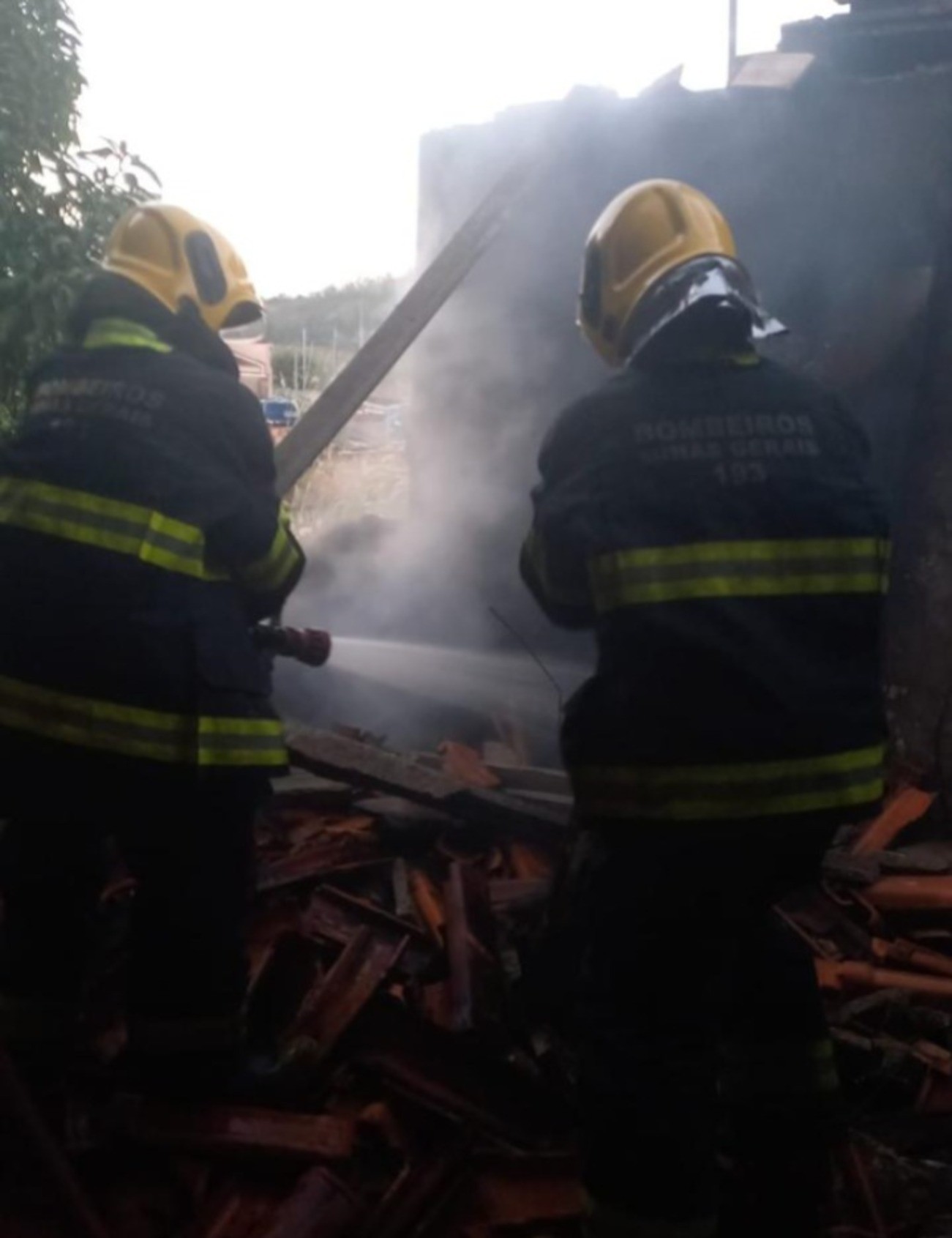 Homem morre em incêndio que destruiu casa em Pará de Minas