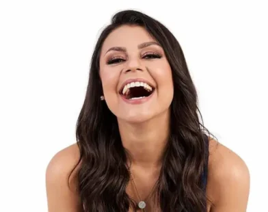 Humorista Bruna Louise bate recorde de público e impulsiona stand-up brasileiro