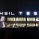 Imagem de Musk em 'saudação nazista' é projetada em fábrica da Tesla