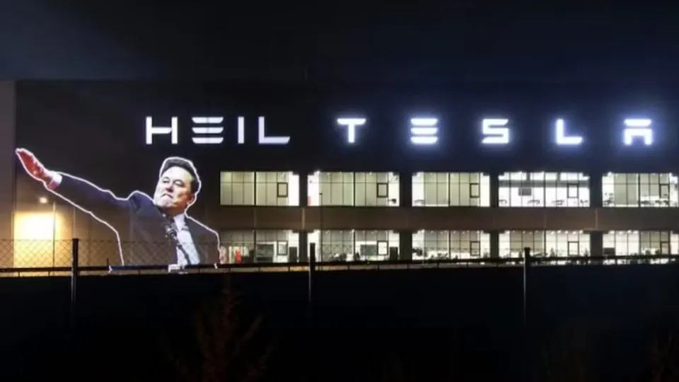 Imagem de Musk em 'saudação nazista' é projetada em fábrica da Tesla