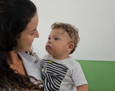 Integração na Universidade: MG2 mostra projeto na Apae com alunos da UFSJ que atende crianças prematuras em Divinópolis