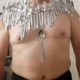 Iraniano quebra recorde ao equilibrar 96 colheres no corpo