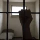 Irmã de 'kid preto' leva fone em panetone na prisão, e Moraes proíbe visitas