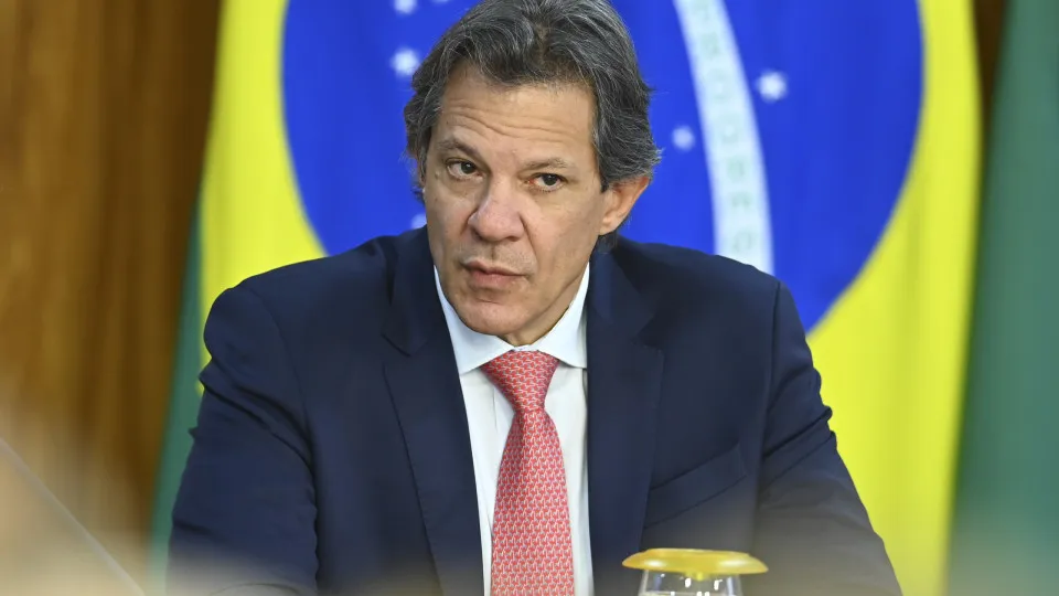Isenção do Imposto de Renda será aprovada, difícil é fazer super-ricos pagarem, diz Haddad