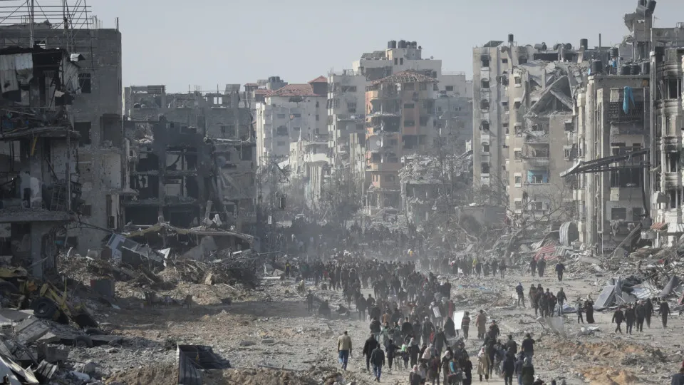 Israel ameaça civis de Gaza com último aviso para “destruição total”